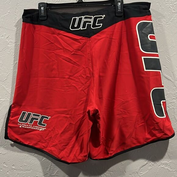 🔥🔥 UFC Ultimate Fighting Championship Red Training Shorts Men Sz 36 - PERFECT - Picture 8 of 13